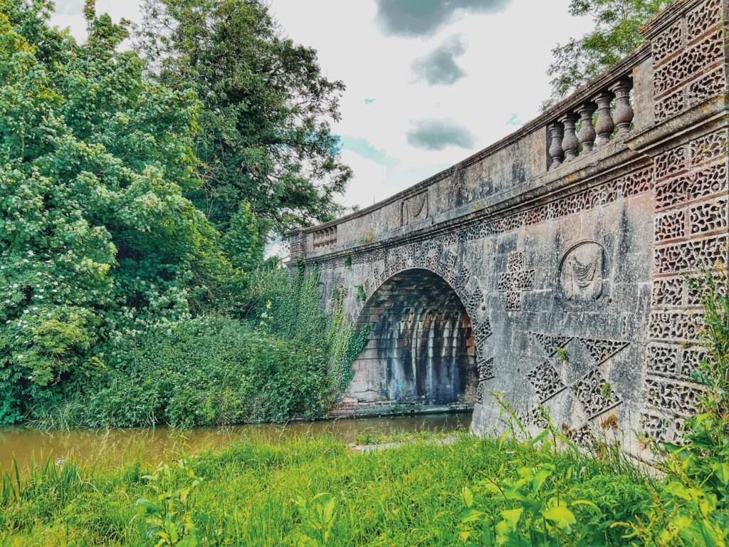 The image shows Lady's Bridge over the Kennet and Avon Canal